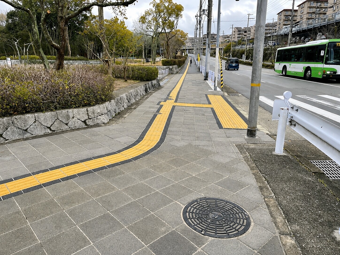 神戸市内歩道 loading=
